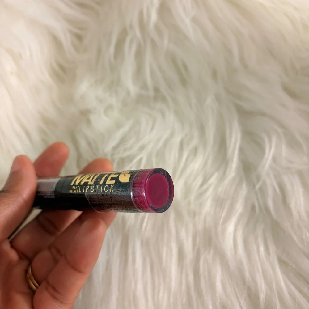 LA Girl Flat Velvet Matte Lipstick Womens 0.10oz Va Voom GLC823 New Sealed BERRY